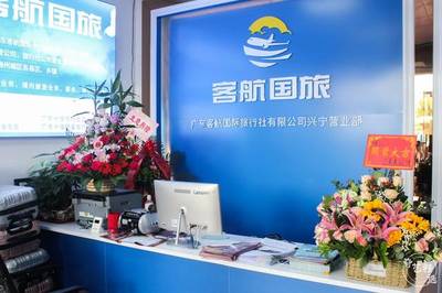 昨天上午文化广场围了一大群人!终于等到它开业了!