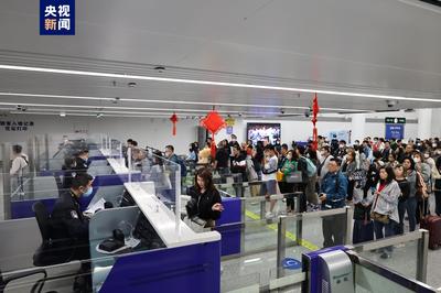 广西桂林首趟印尼泗水往返桂林航班顺利通航