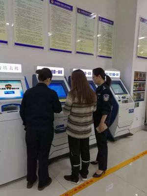 出入有境、服务无境 海口公安出入境部门春节坚守岗位服务群众