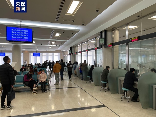 上海出入境窗口全量开放 建议申请人提前预约错峰办理